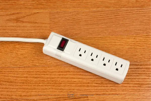 چندراهی برق USB دار برای چه کسانی مناسب است؟ 1 1 ezgif.com gif maker 5 1