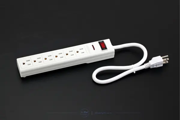 چندراهی برق USB دار برای چه کسانی مناسب است؟ 3 3 ezgif.com gif maker 5 1