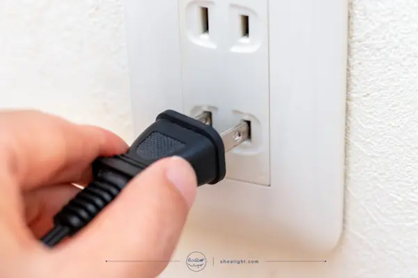 تبدیل برق سه شاخه به دو شاخه چیست و چه کاربردی دارد؟ 3 3 ezgif.com gif maker 5
